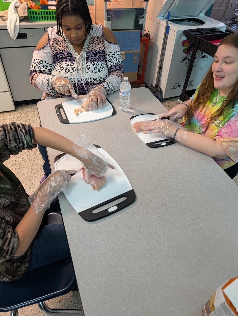 Students preparing food 