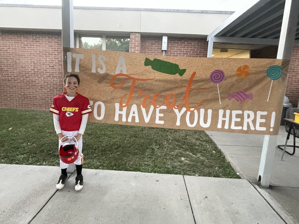 Student dressed up for Trunk or Treat