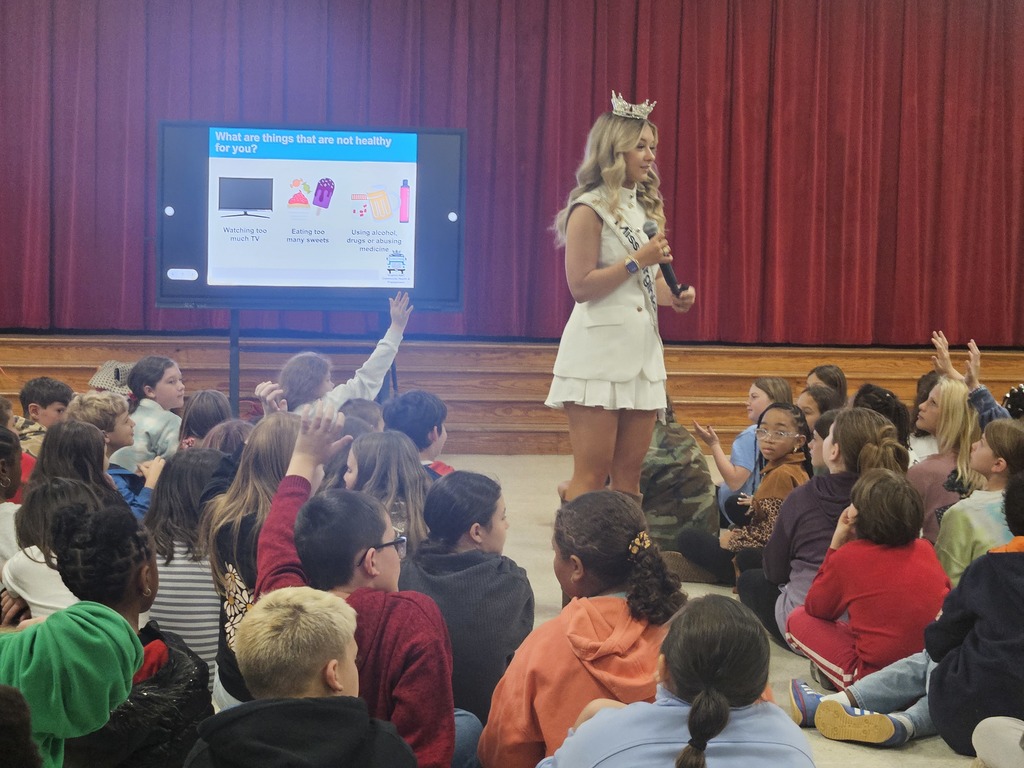 Miss Virginia speaking to the AES students.