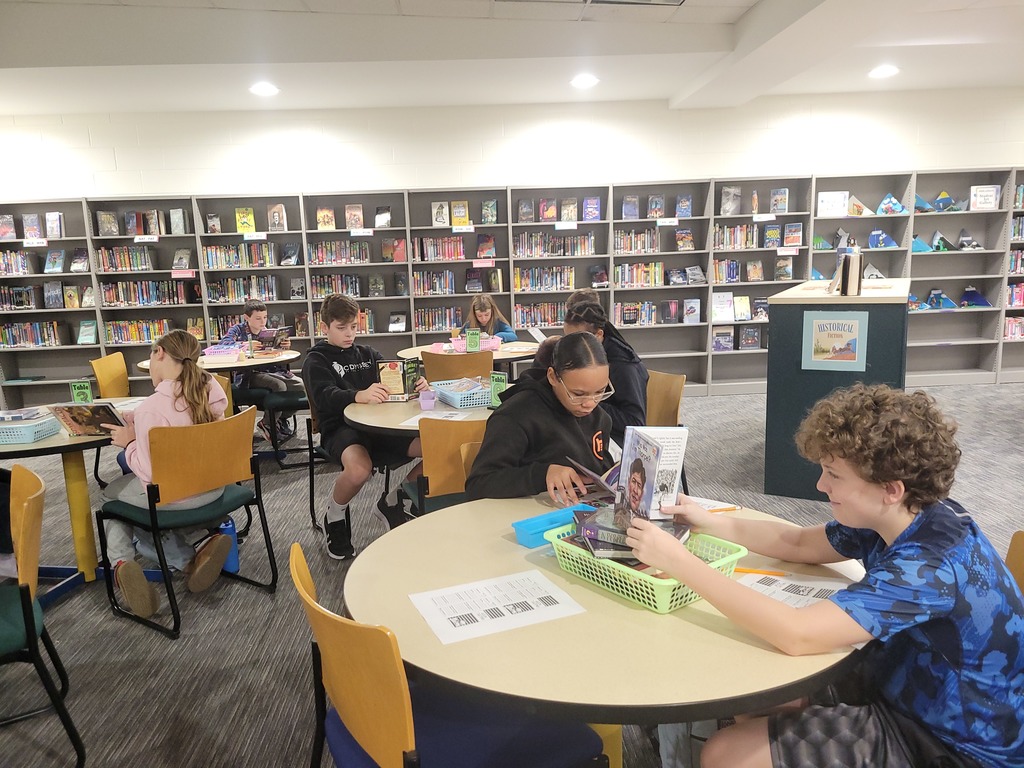 HHMS Vikings in English Classes doing Book Tastings