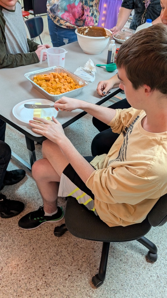 Students preparing their thanksgiving feast