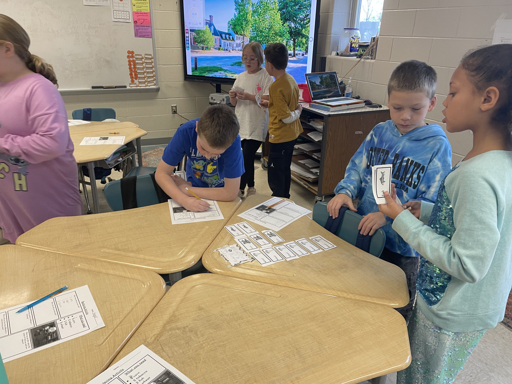 Students learning about bartering from Colonial Virginia