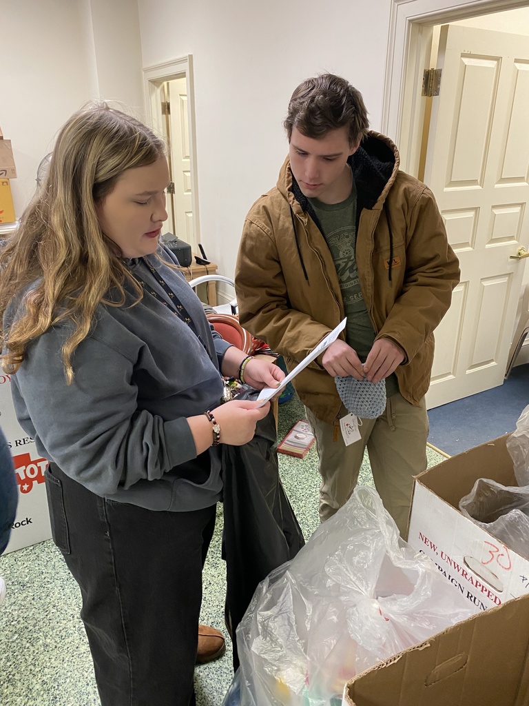 Service Learning Students matching gifts for kids at Toys for Tots