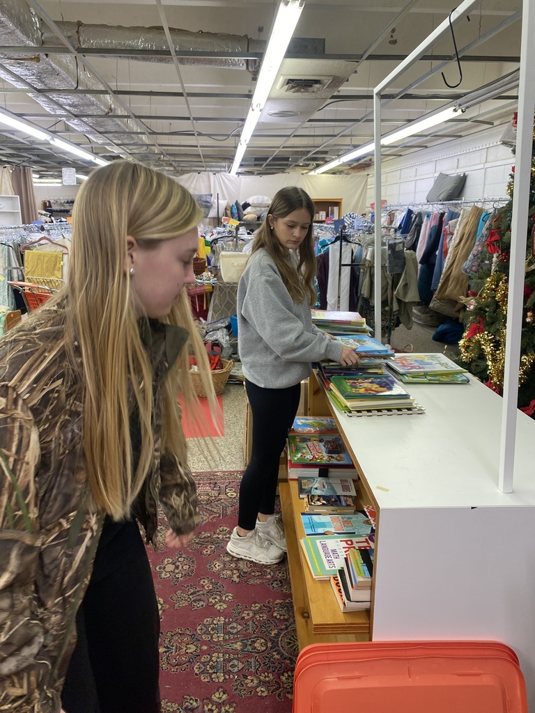 Students who helped with books at ARC of Hanover