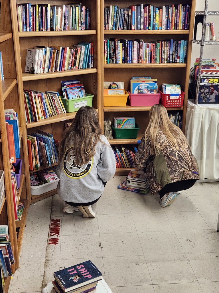 Students who helped with books at ARC of Hanover