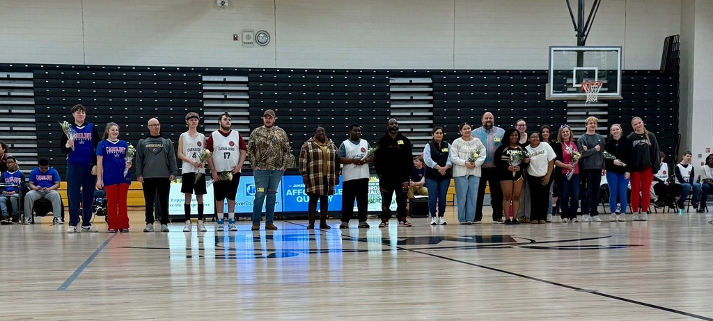 Senior Unified Basketball players