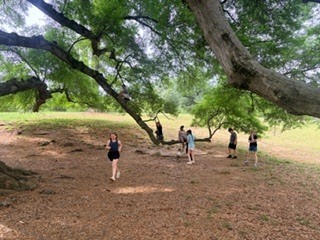 Students exploring Maymont Park