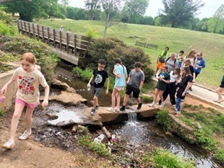 Students exploring Maymont Park