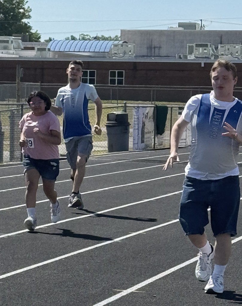 3 Student runners in competition