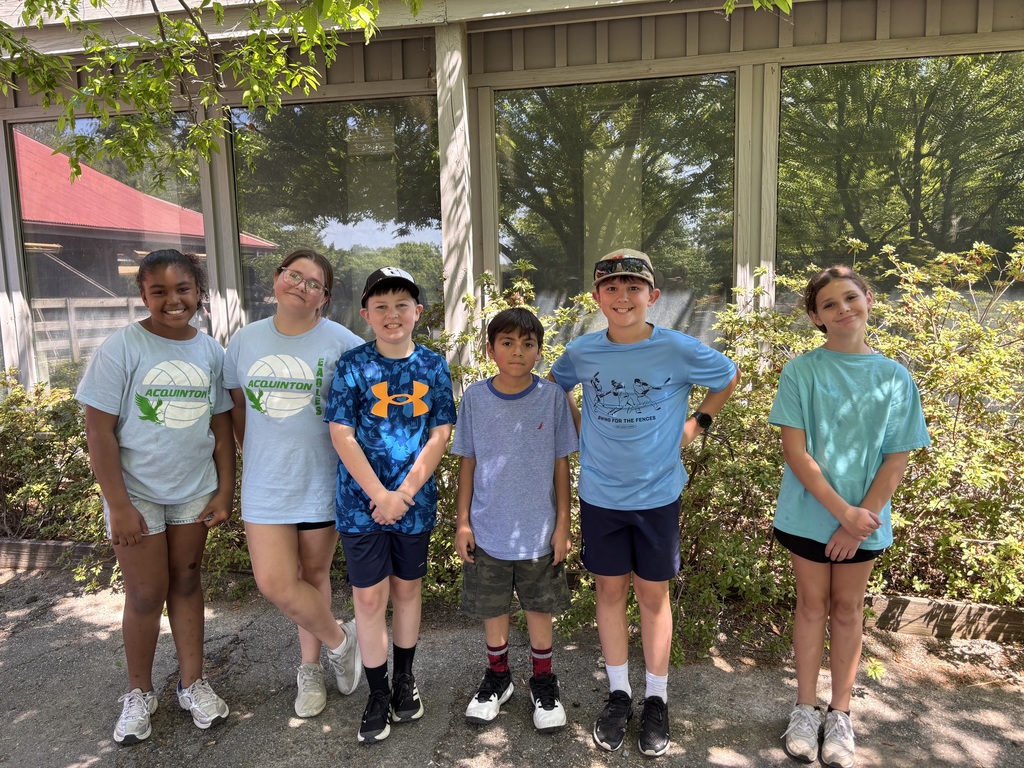 Students exploring on a field trip to Maymont