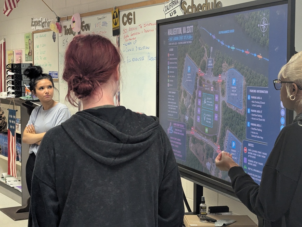Students presenting about their community event