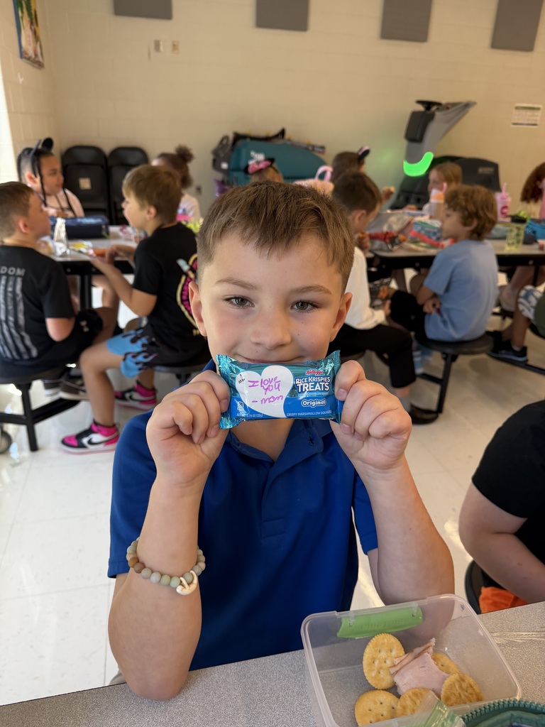 Student holding a lunch note from home.