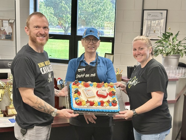  Food Lion’s celebration cake for KWHS faculty and staff is happily received. 