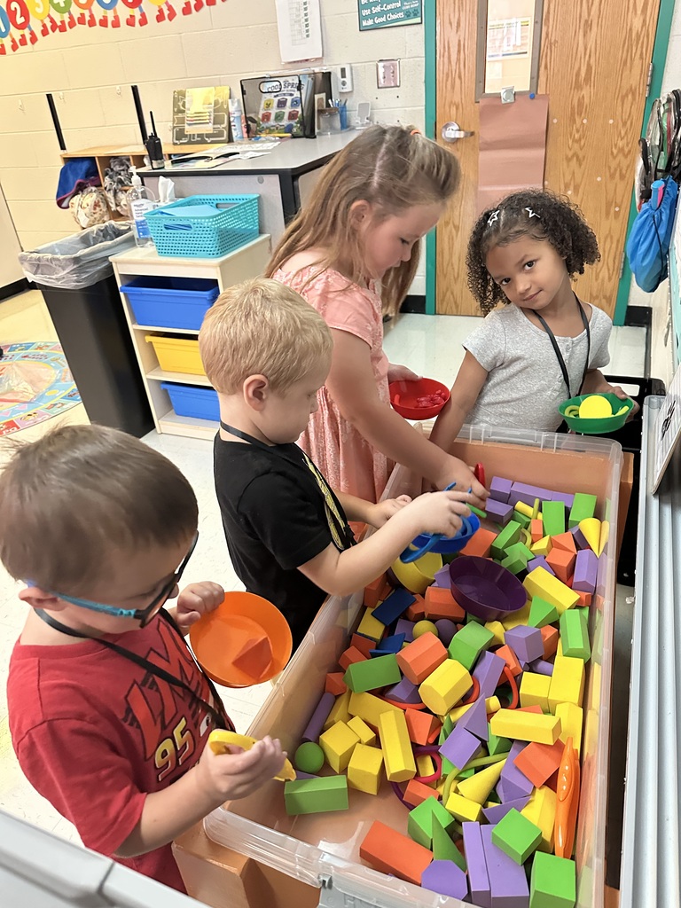Ms. Hixson and Mrs. Pulliam's preschool class started learning about the centers in their classroom and got to practice doing center rotation! 