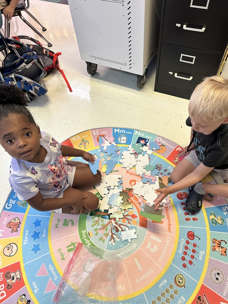 Ms. Hixson and Mrs. Pulliam's preschool class started learning about the centers in their classroom and got to practice doing center rotation! 