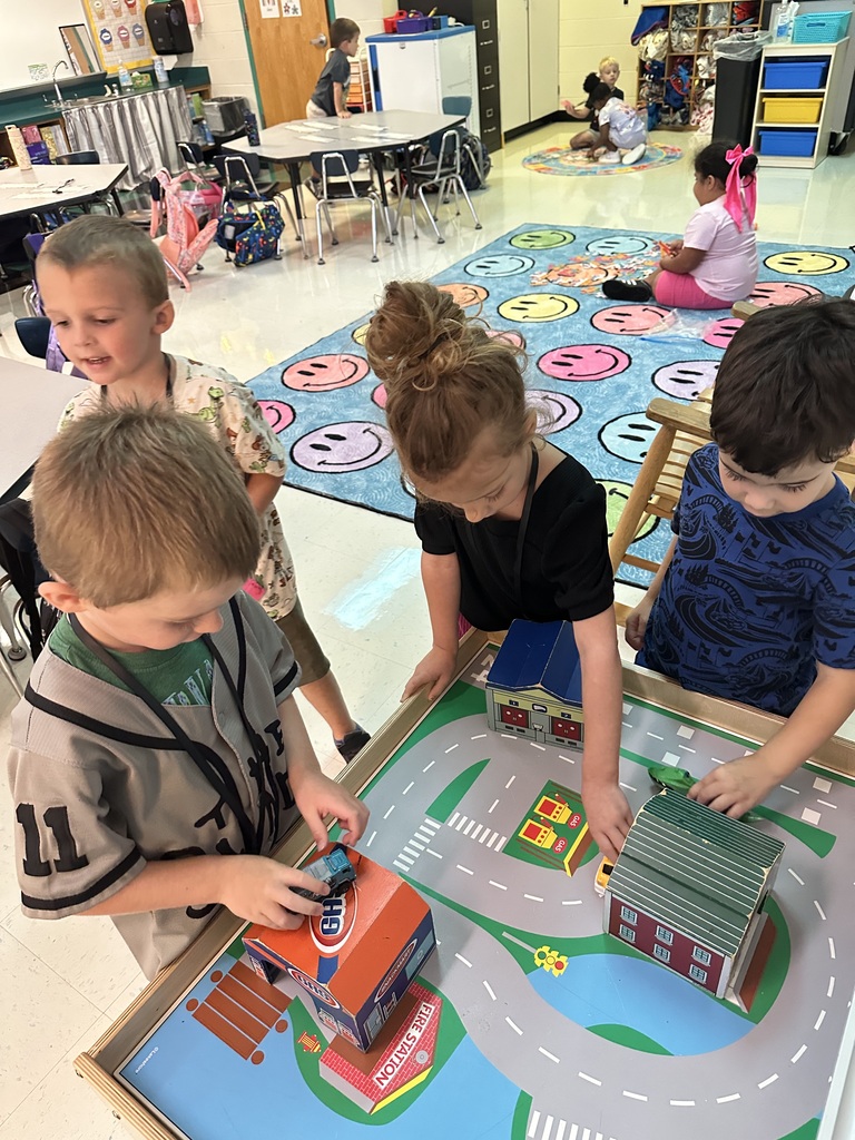 Ms. Hixson and Mrs. Pulliam's preschool class started learning about the centers in their classroom and got to practice doing center rotation! 