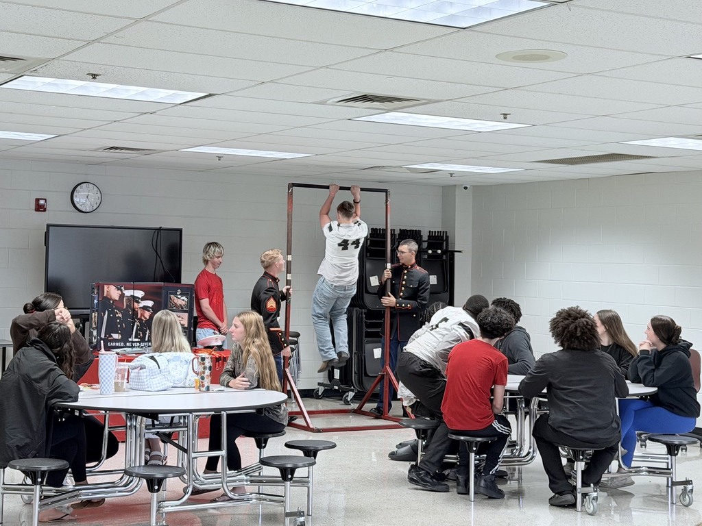Students participate in the pull-up challenge during lunch.
