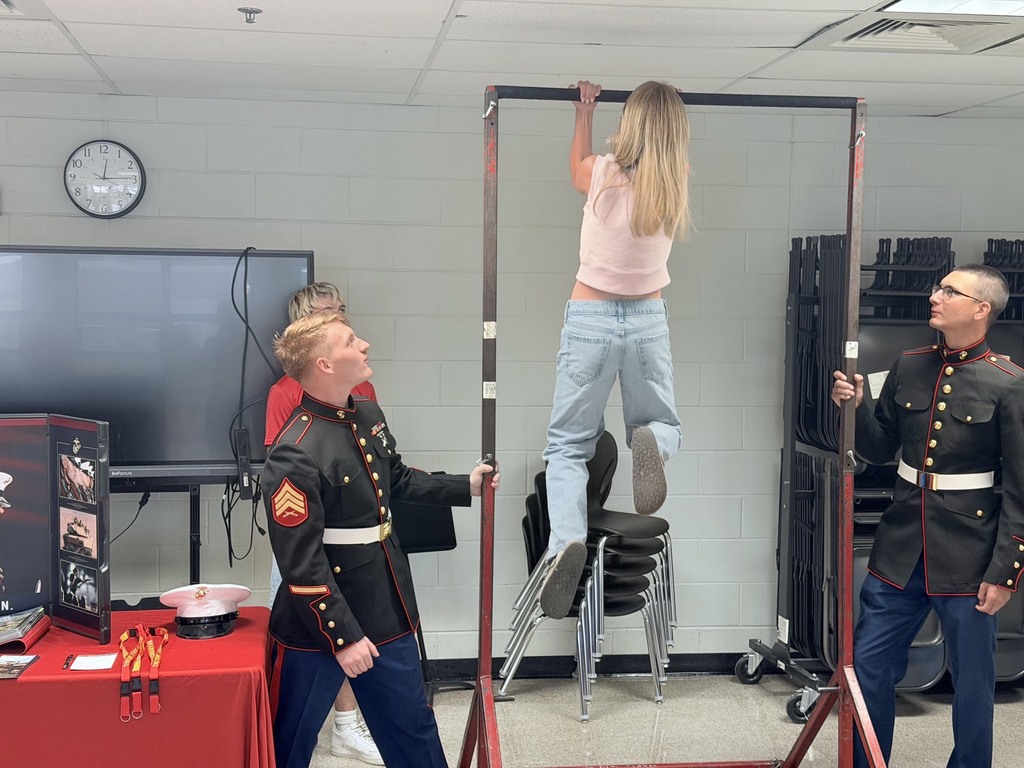 Students participate in the pull-up challenge during lunch.