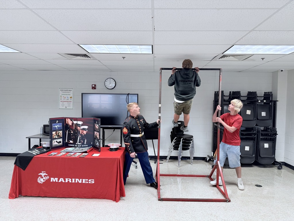 Students participate in the pull-up challenge during lunch.