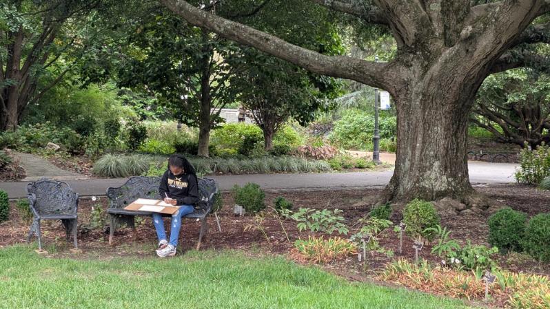 Students sketching alejibres scultures in the garden