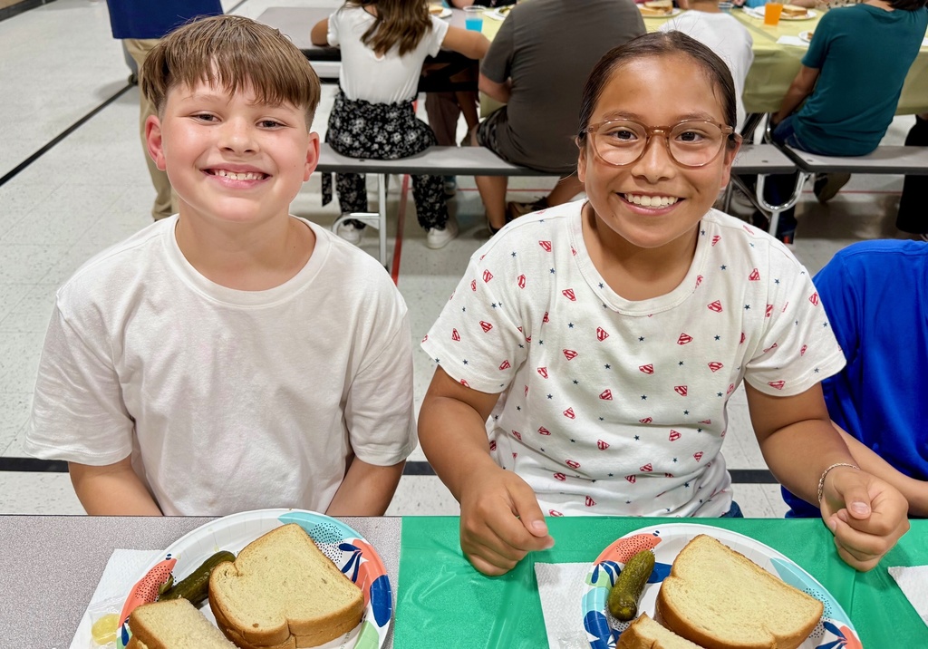 4th grade students celebrating the reading of "Because of Winn Dixie"
