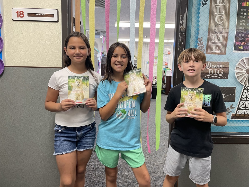 4th grade students celebrating the reading of "Because of Winn Dixie"