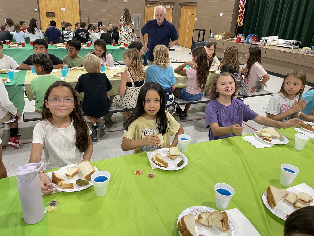 4th grade students celebrating the reading of "Because of Winn Dixie"