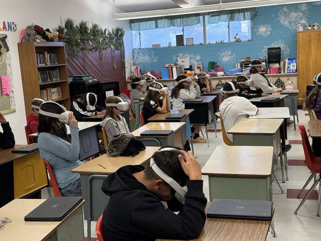Manzanita students using VR headsets
