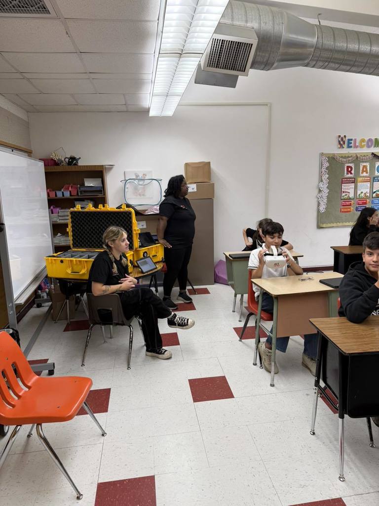 Manzanita students using VR headsets