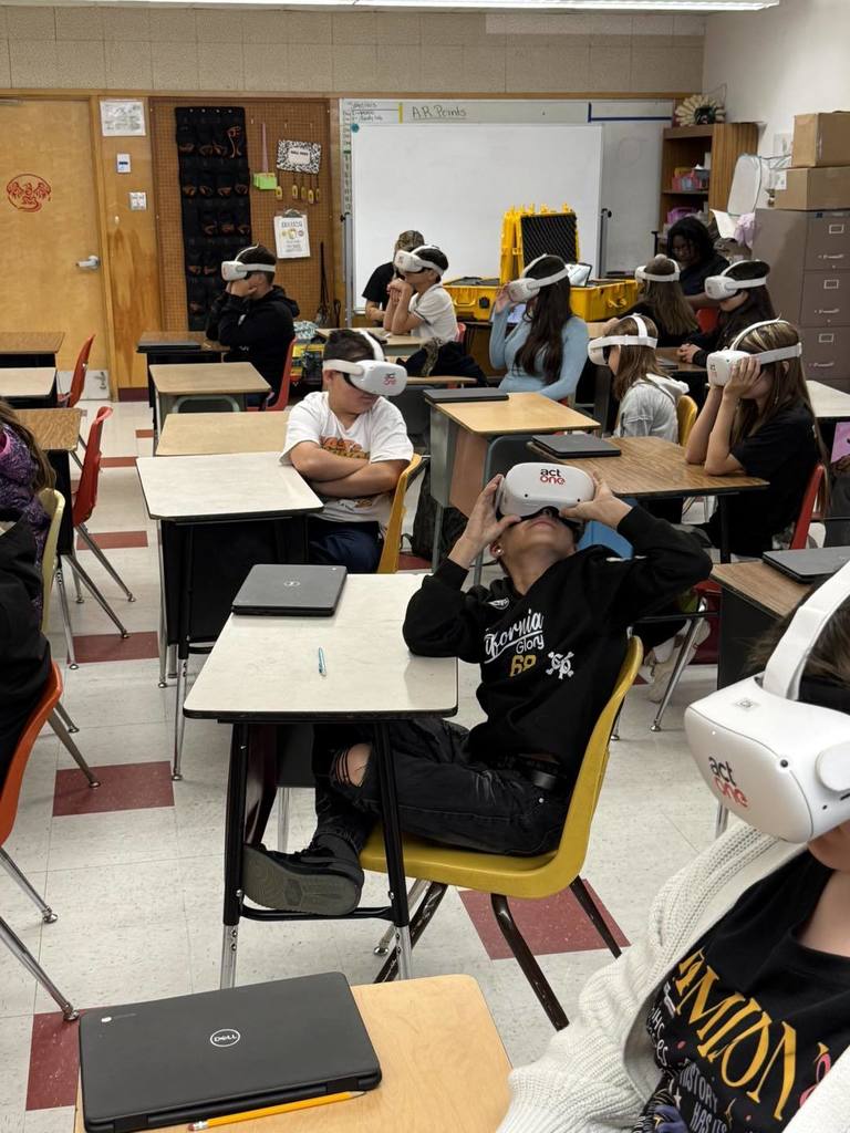 Manzanita students using VR headsets