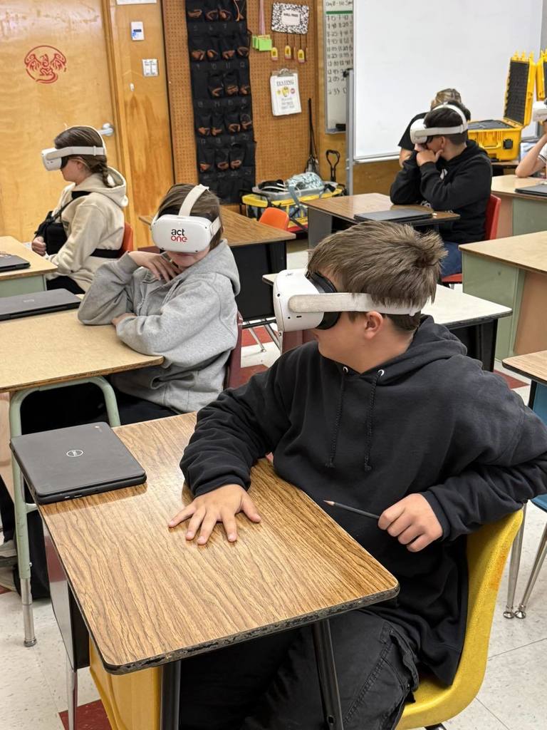 Manzanita students using VR headsets