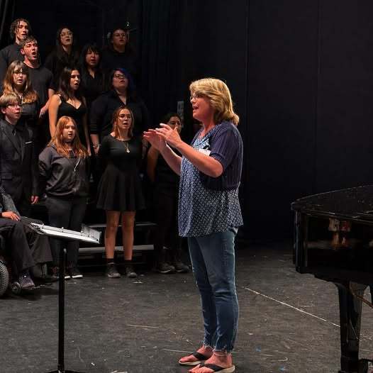 Toni Henry conducting the choir concert