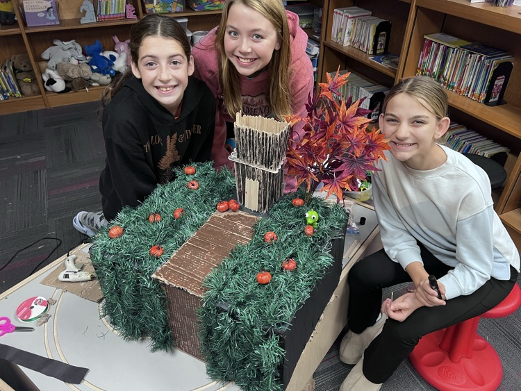 Look at this haunted pumpkin 🎃 patch! So creative, right down to the hot glue strings for spider 🕷️ webs!