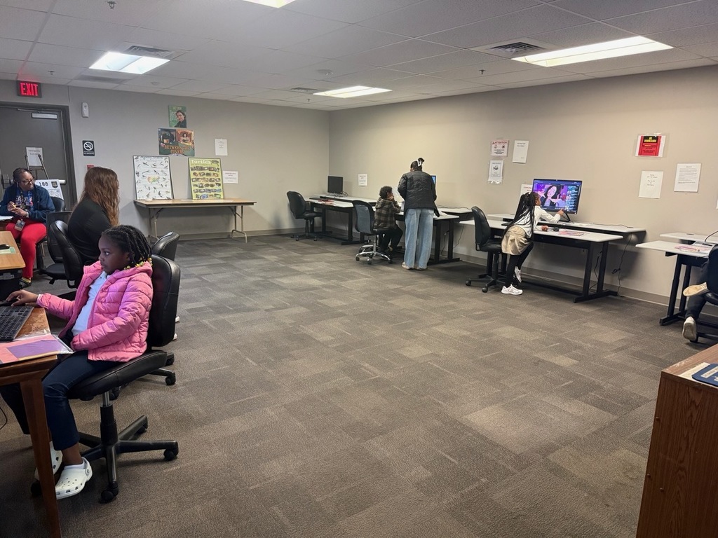 Mrs. Jointer's students explore the computer room