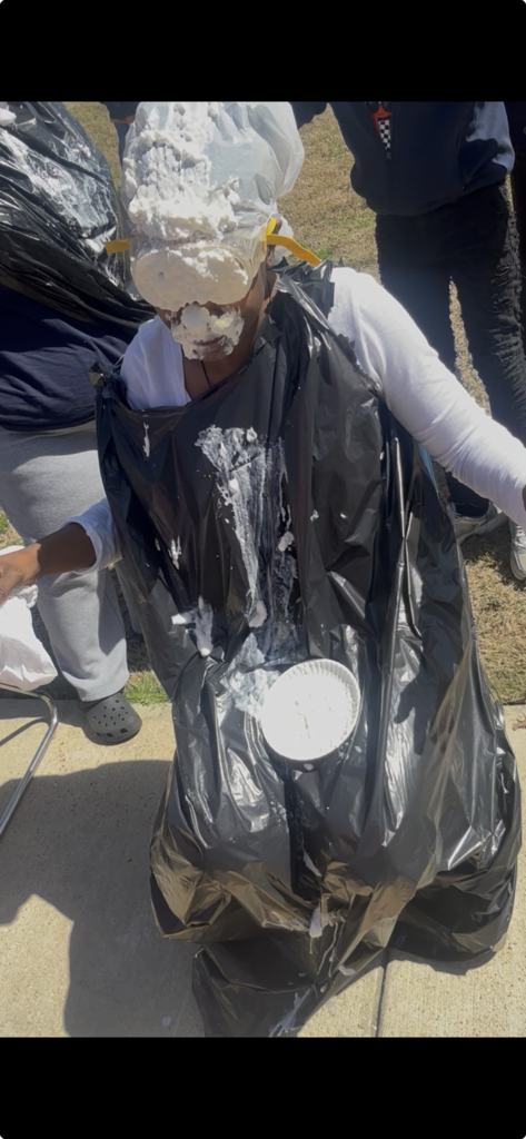 🥧 HOW IT’S GOING... 🥧 Remember that calm, smiling Ms. Risper from earlier?