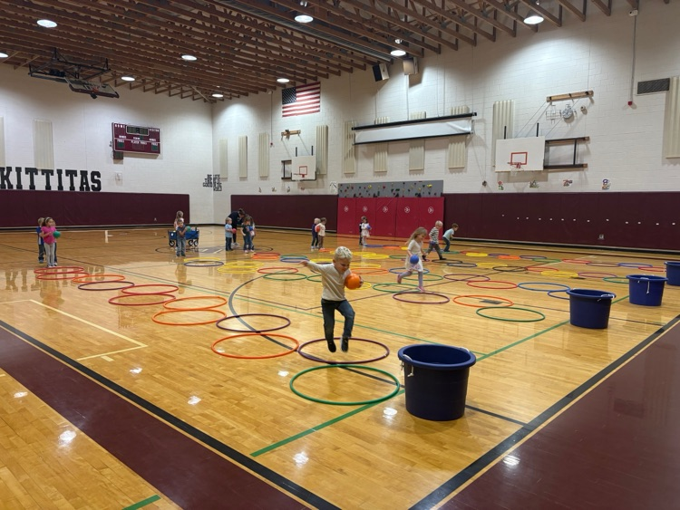 TK kids jumping through a hula hoop path in PE