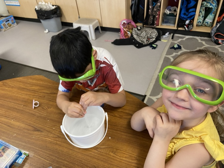 kindergartners experimenting with flooding 