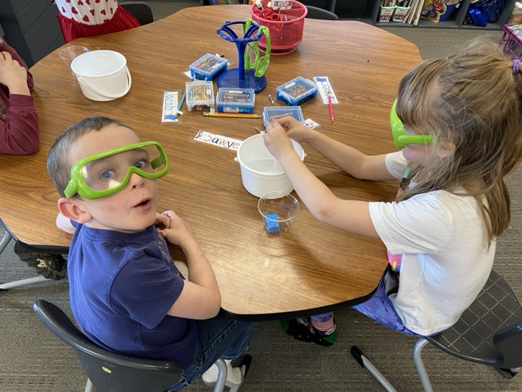 kindergartners experimenting with flooding 