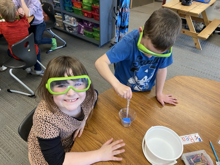 kindergartners experimenting with flooding 