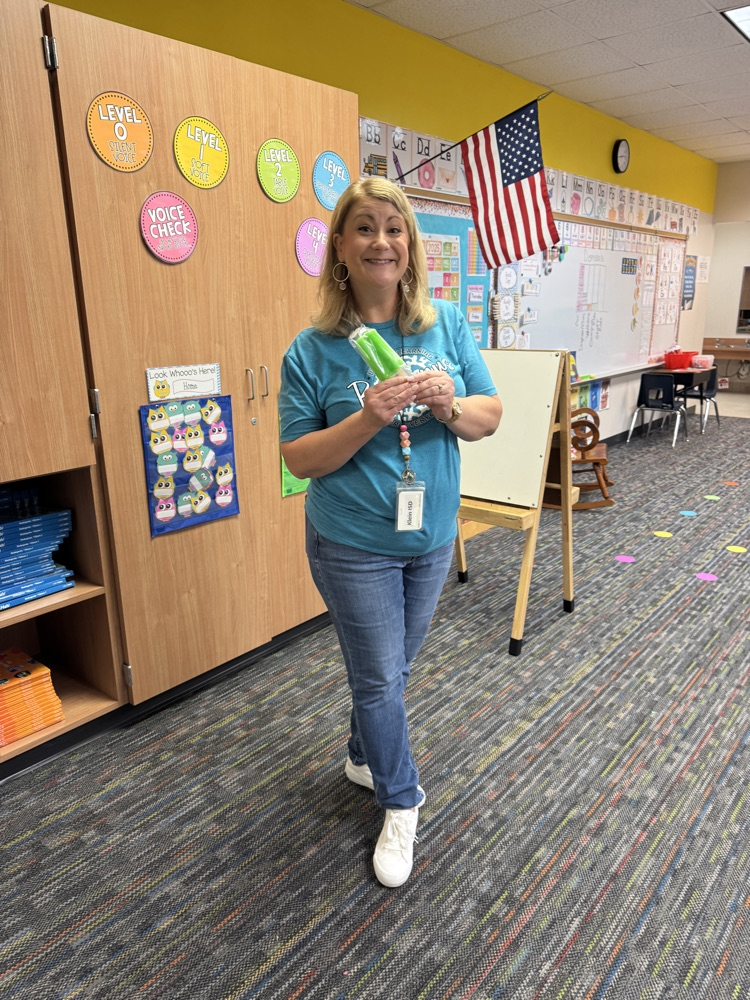teachers with popsicles