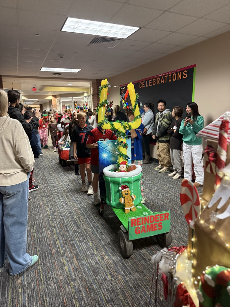 students and holiday floats 