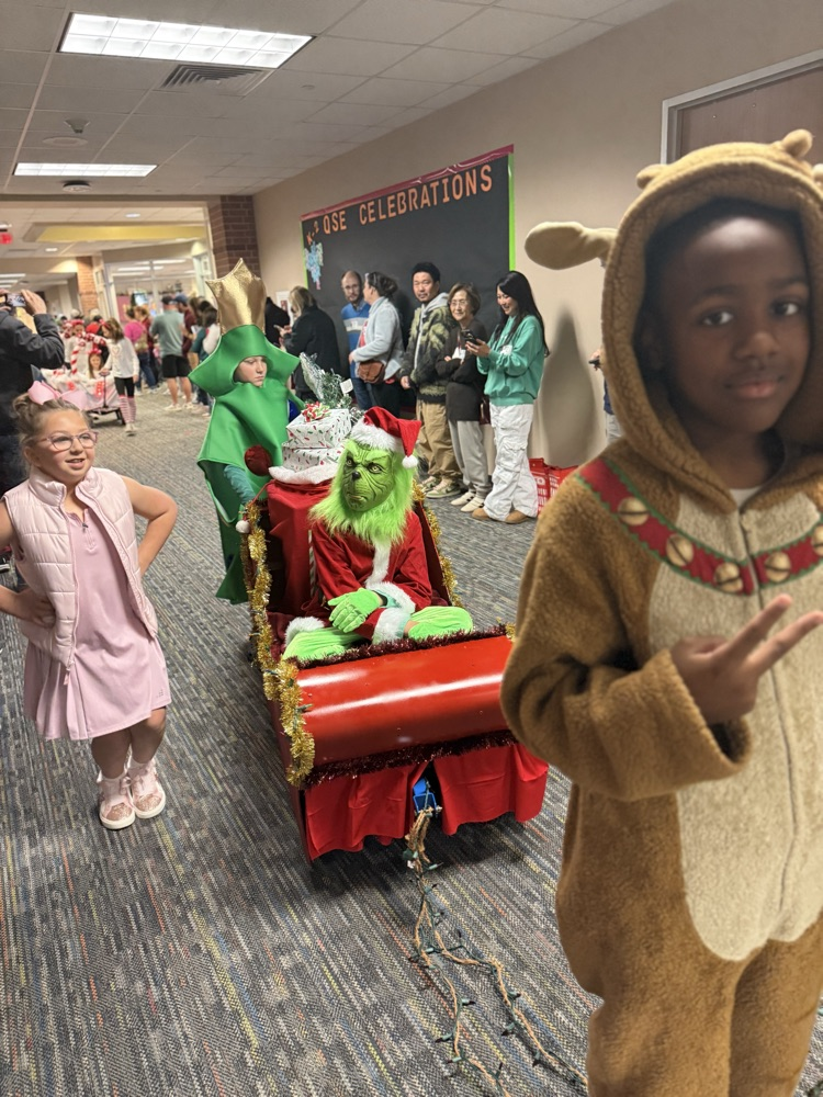 students and holiday floats 