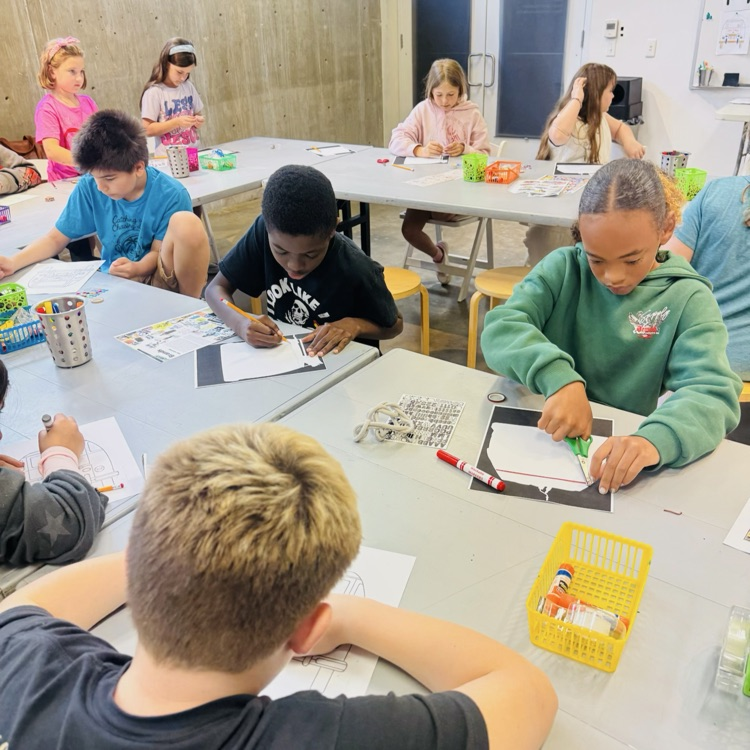 students creating art