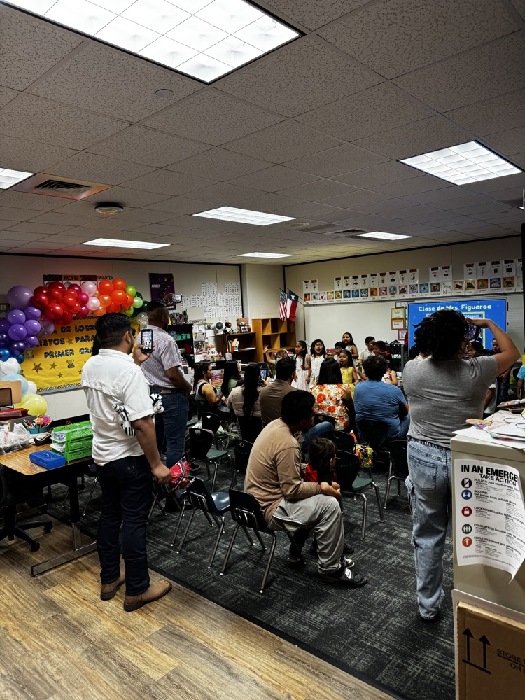 Parens watching kindergarten students receive awards. 