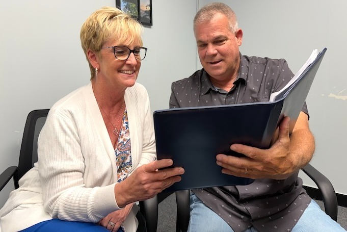 Jackie and Bob Wihl of Mount Vernon look over the itinerary for their upcoming trip to Washington, D.C.