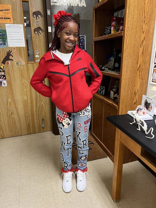 girl smiling in senior jeans