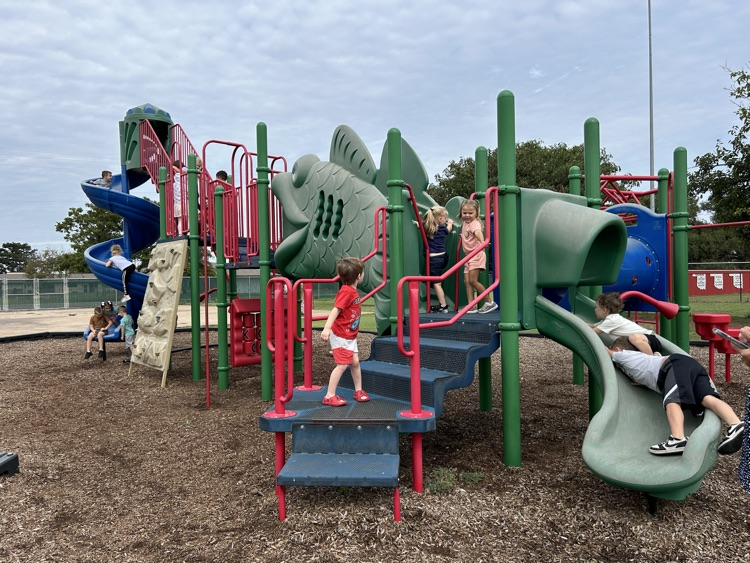 pre-k and kindergarten playing outside