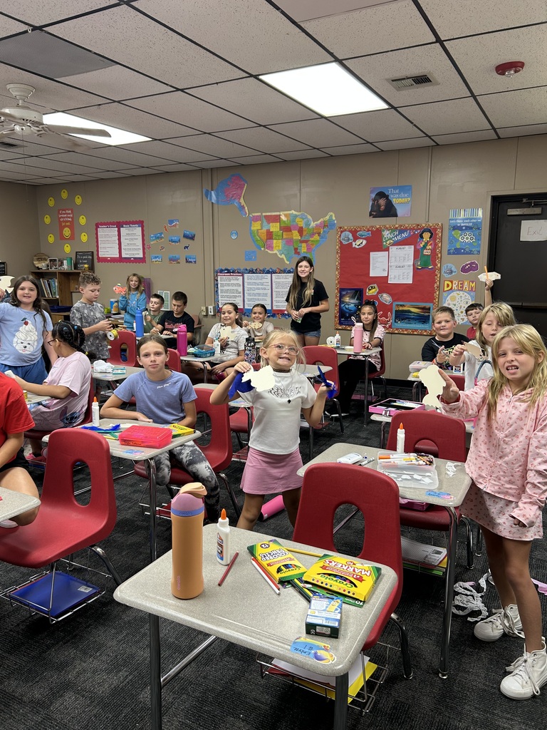 4th graders make fish