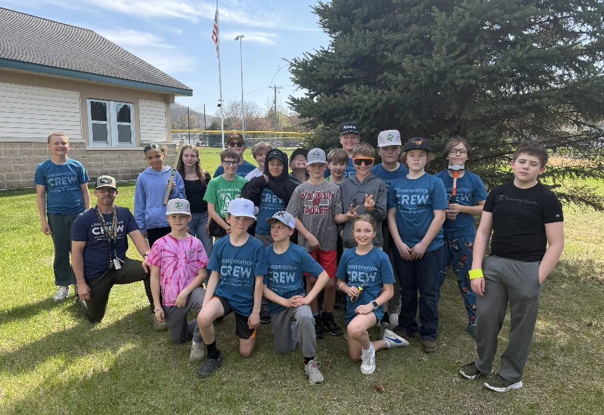 Group picture of students in Conservation Crew