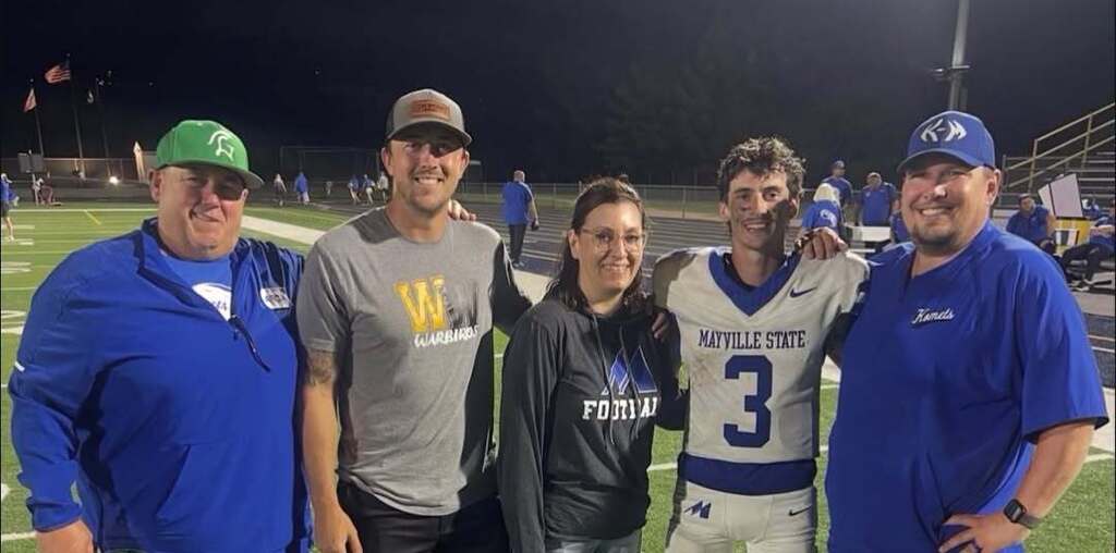 Picture of 5 people lined up with athlete